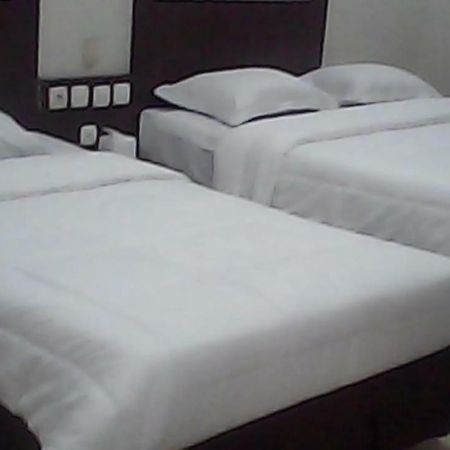 Hotel Wisma Djaja Syariah Bojonegoro Exterior foto
