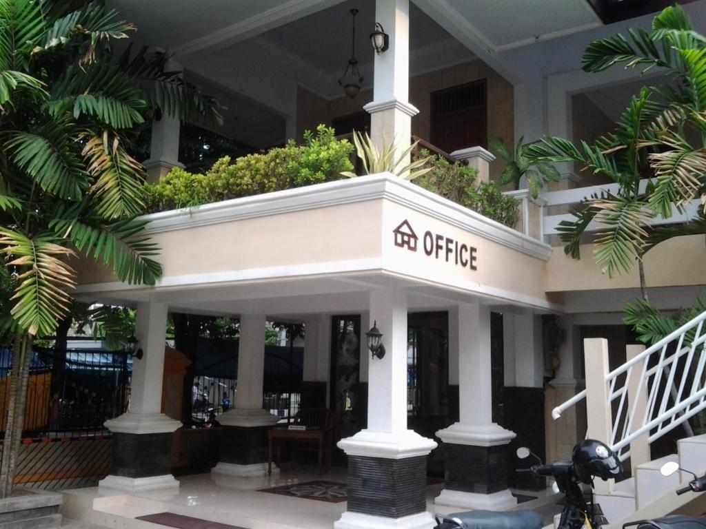 Hotel Wisma Djaja Syariah Bojonegoro Exterior foto