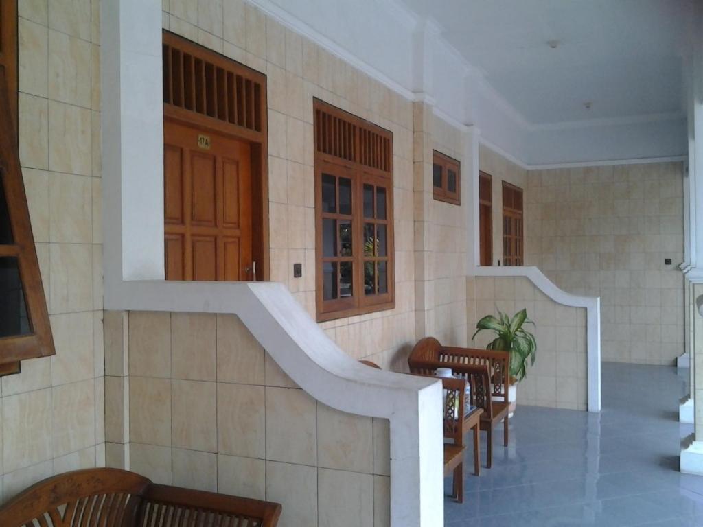 Hotel Wisma Djaja Syariah Bojonegoro Habitación foto