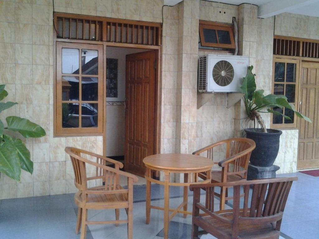 Hotel Wisma Djaja Syariah Bojonegoro Habitación foto