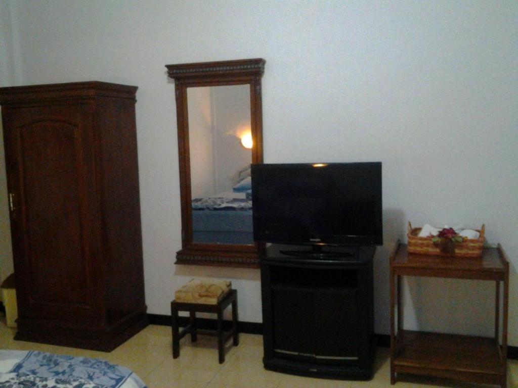 Hotel Wisma Djaja Syariah Bojonegoro Habitación foto