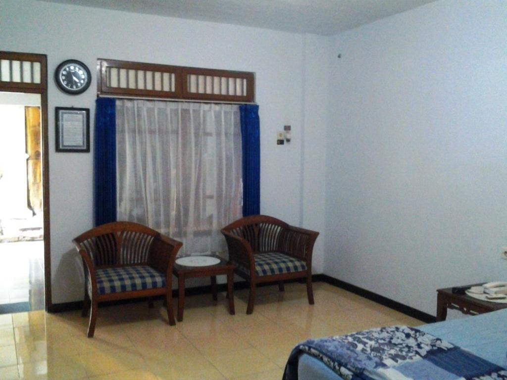 Hotel Wisma Djaja Syariah Bojonegoro Habitación foto