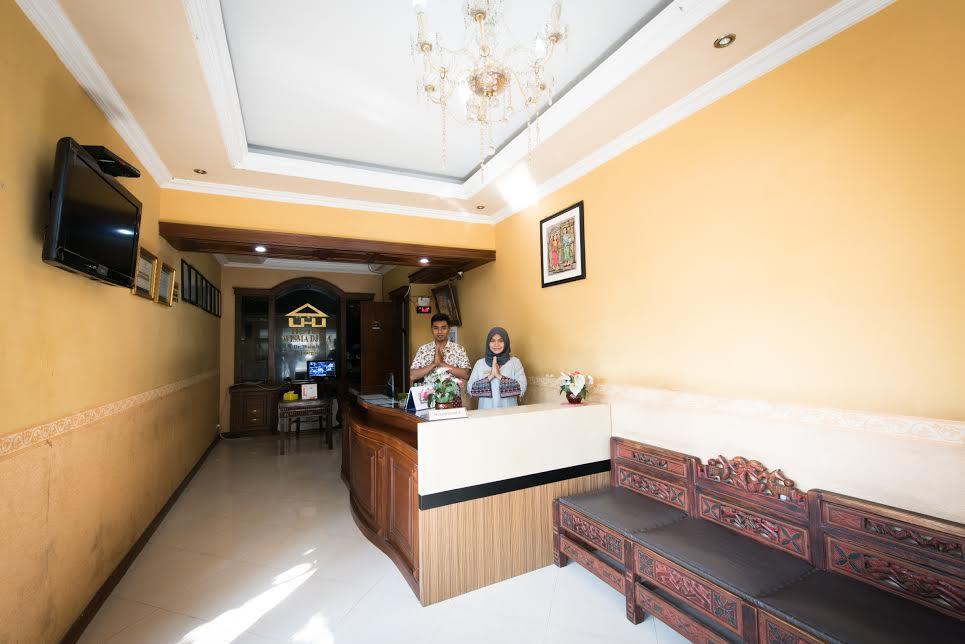 Hotel Wisma Djaja Syariah Bojonegoro Exterior foto
