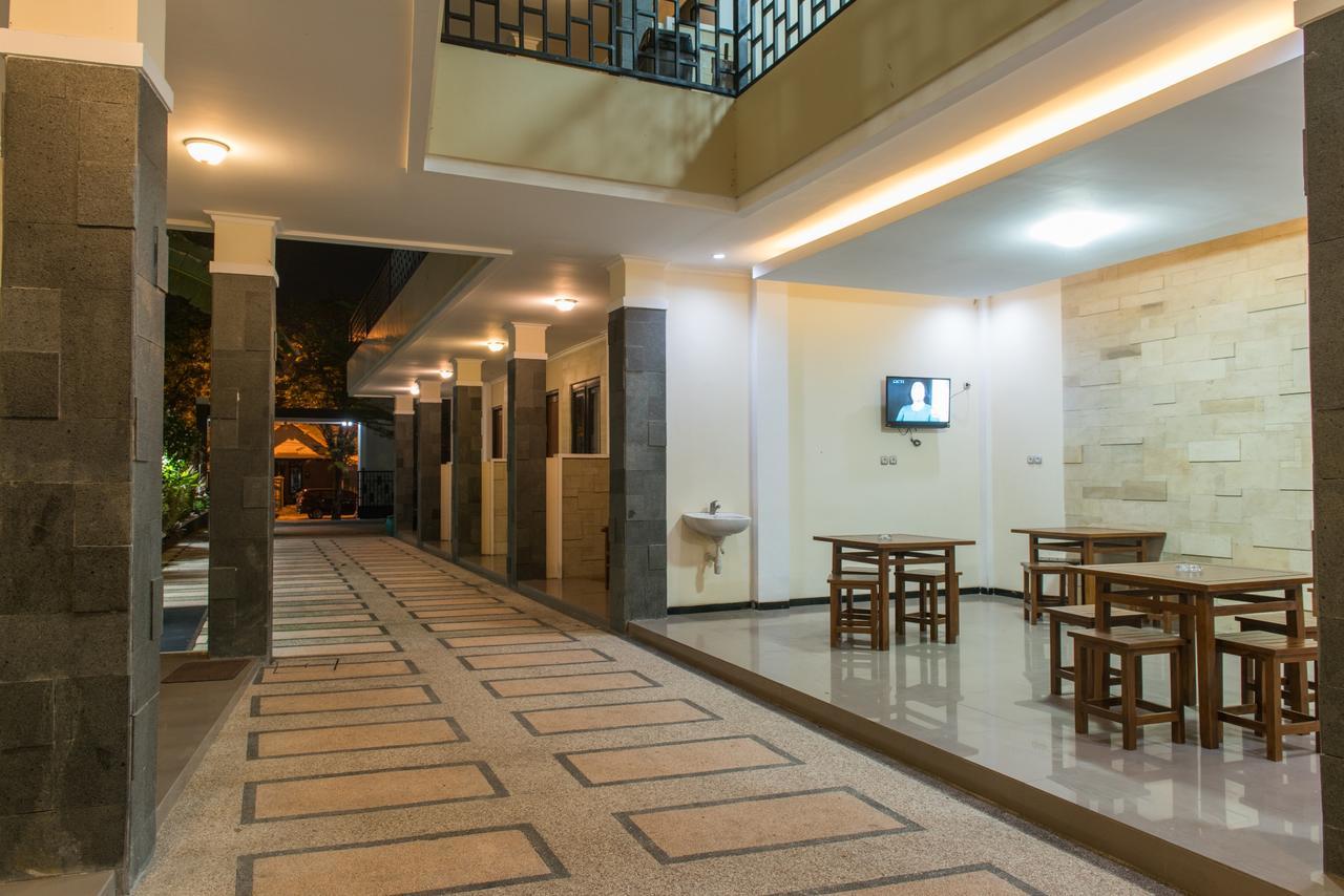 Hotel Wisma Djaja Syariah Bojonegoro Exterior foto