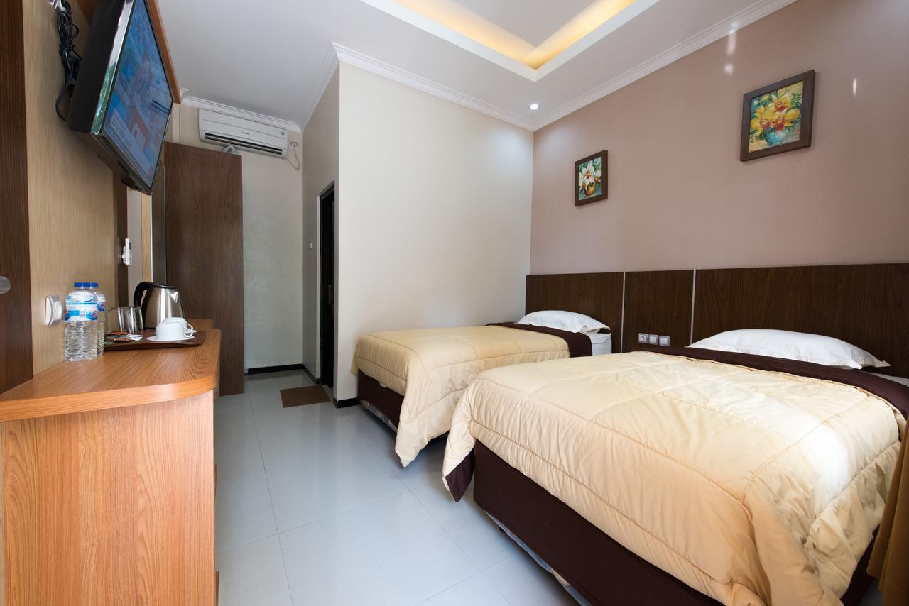 Hotel Wisma Djaja Syariah Bojonegoro Exterior foto