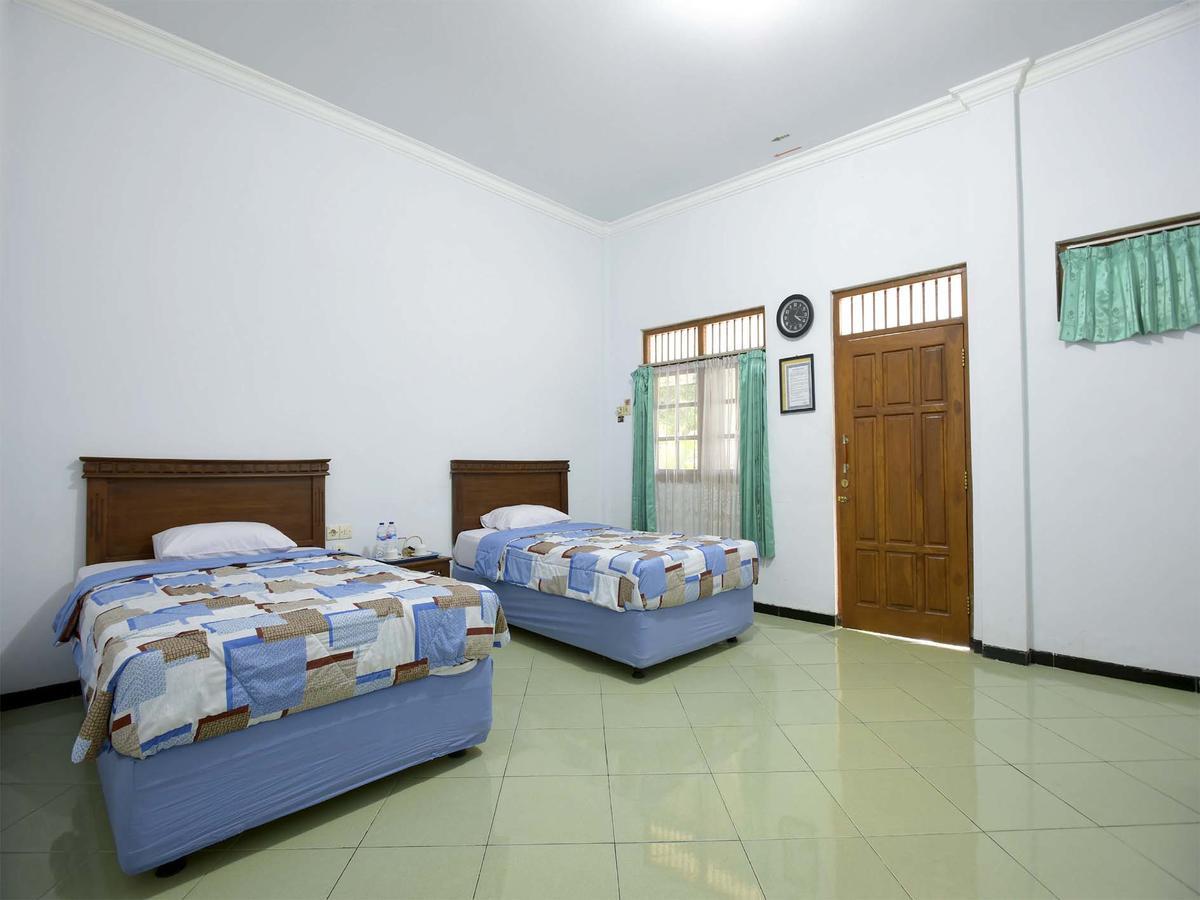 Hotel Wisma Djaja Syariah Bojonegoro Exterior foto