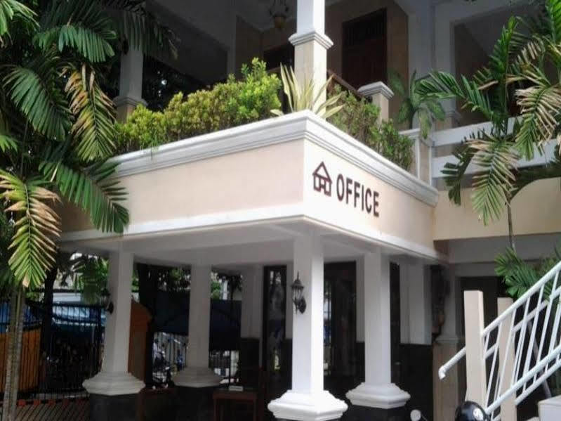 Hotel Wisma Djaja Syariah Bojonegoro Exterior foto